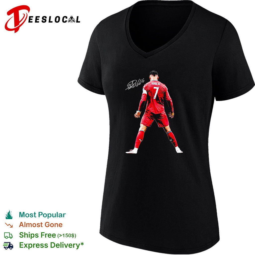Cristiano standing with siu pose I’m Back singature shirt