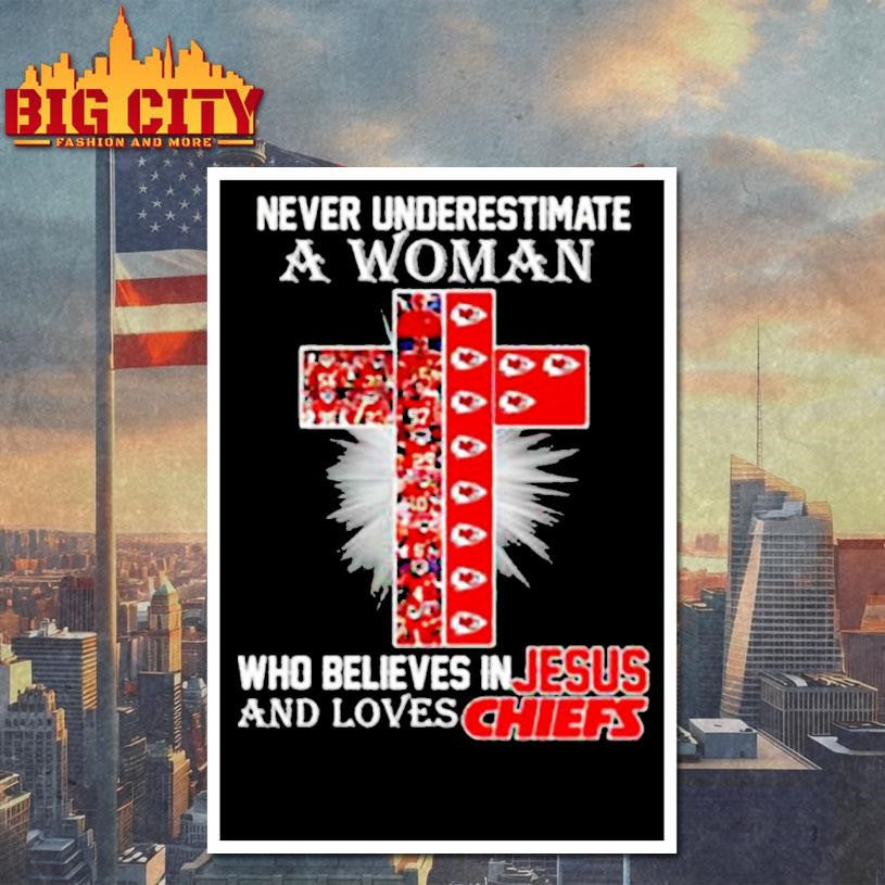 Never underestimate a woman who believe in Jesus and loves Kansas City Chiefs shirt