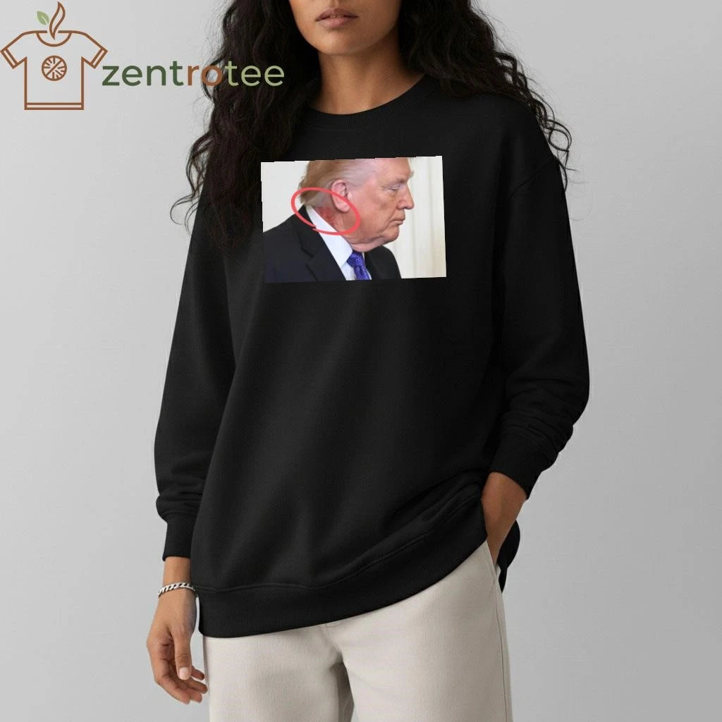 Original Large red mark on the neck of US President Donald Trump tee
