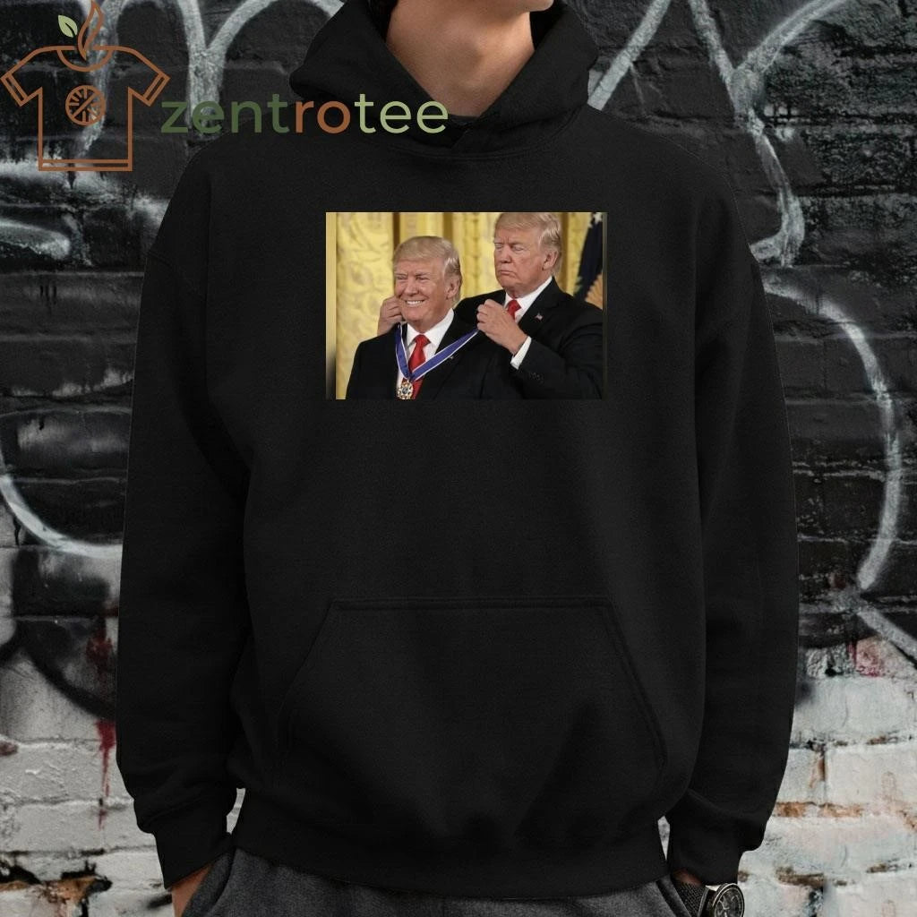 Premium Trump awarded himself the medal tee