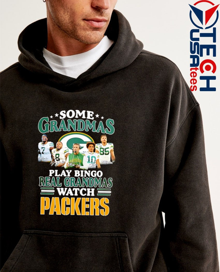 Some grandmas play bingo real grandmas watch Green Bay Packers signatures shirt
