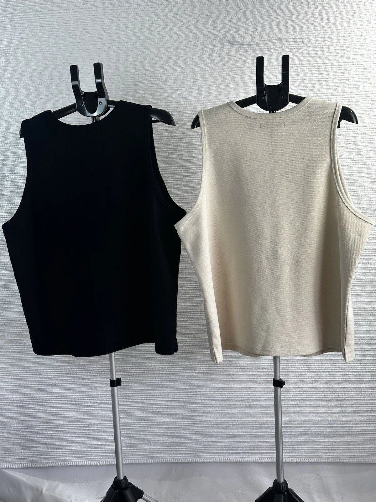 NOVAMEN XXL Black & Cream Minimalist Tank Top Set – Modern Sleeveless Shirt