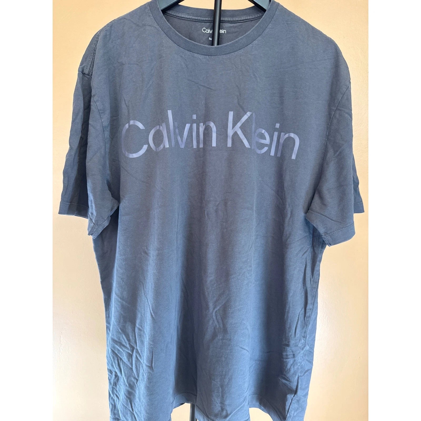 Calvin Klein Mens Relaxed Fit Graphic Logo T-Shirt Charcoal Gray L/G