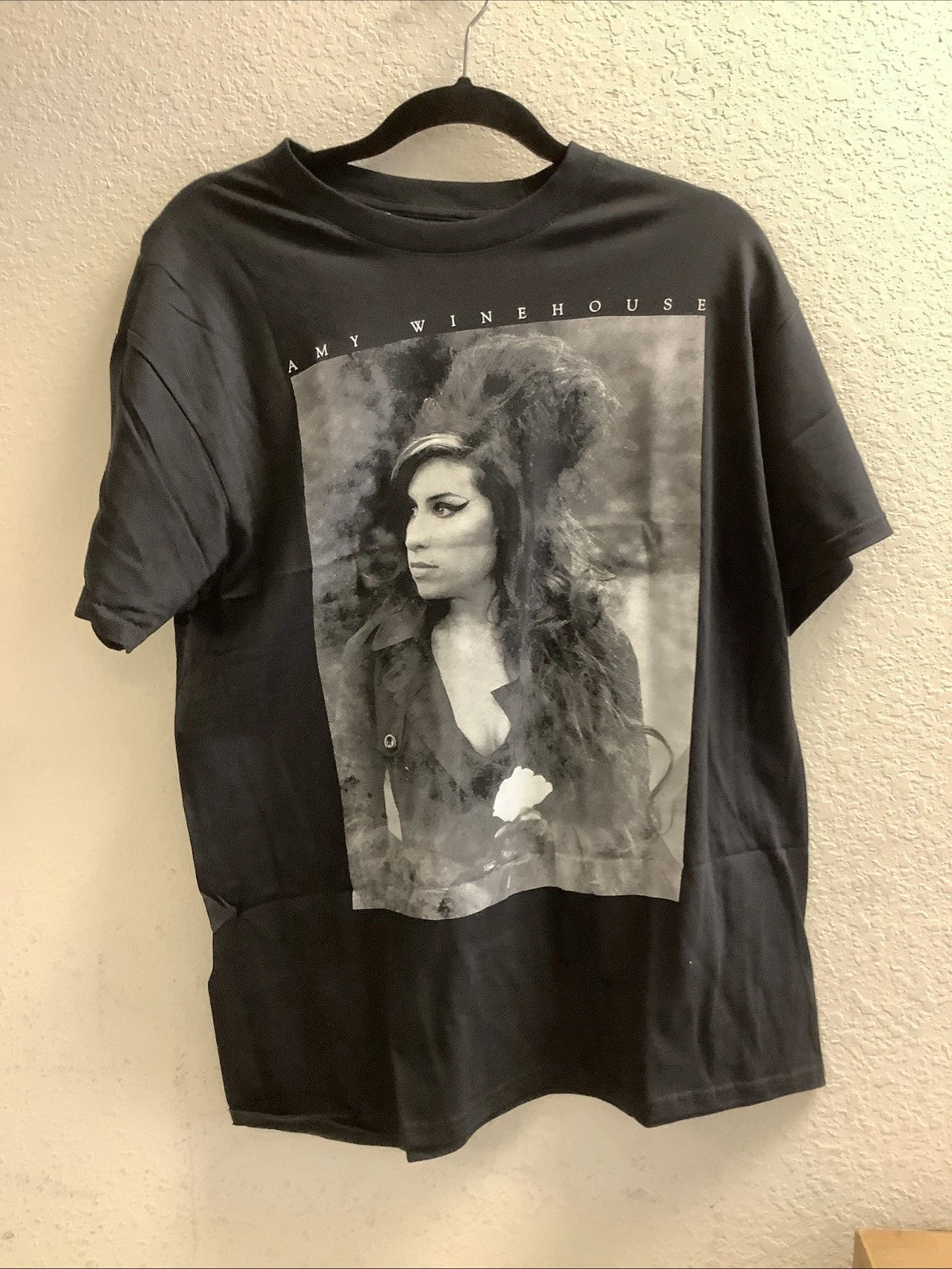 Official Licensed Amy Winehouse Flower Portrait T Shirt Large