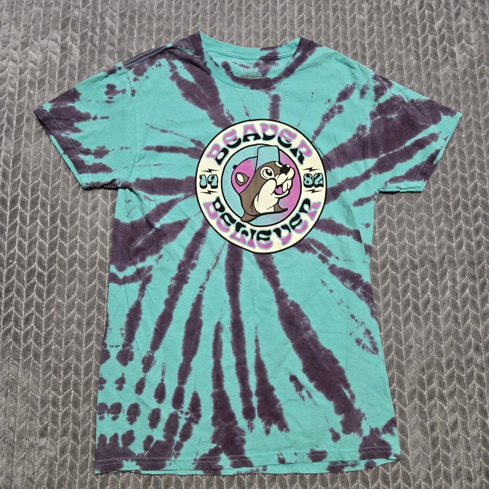 Buc-ee's Beaver Believer Tie Dye Graphic T-Shirt Teal Purple Mens Small 1982