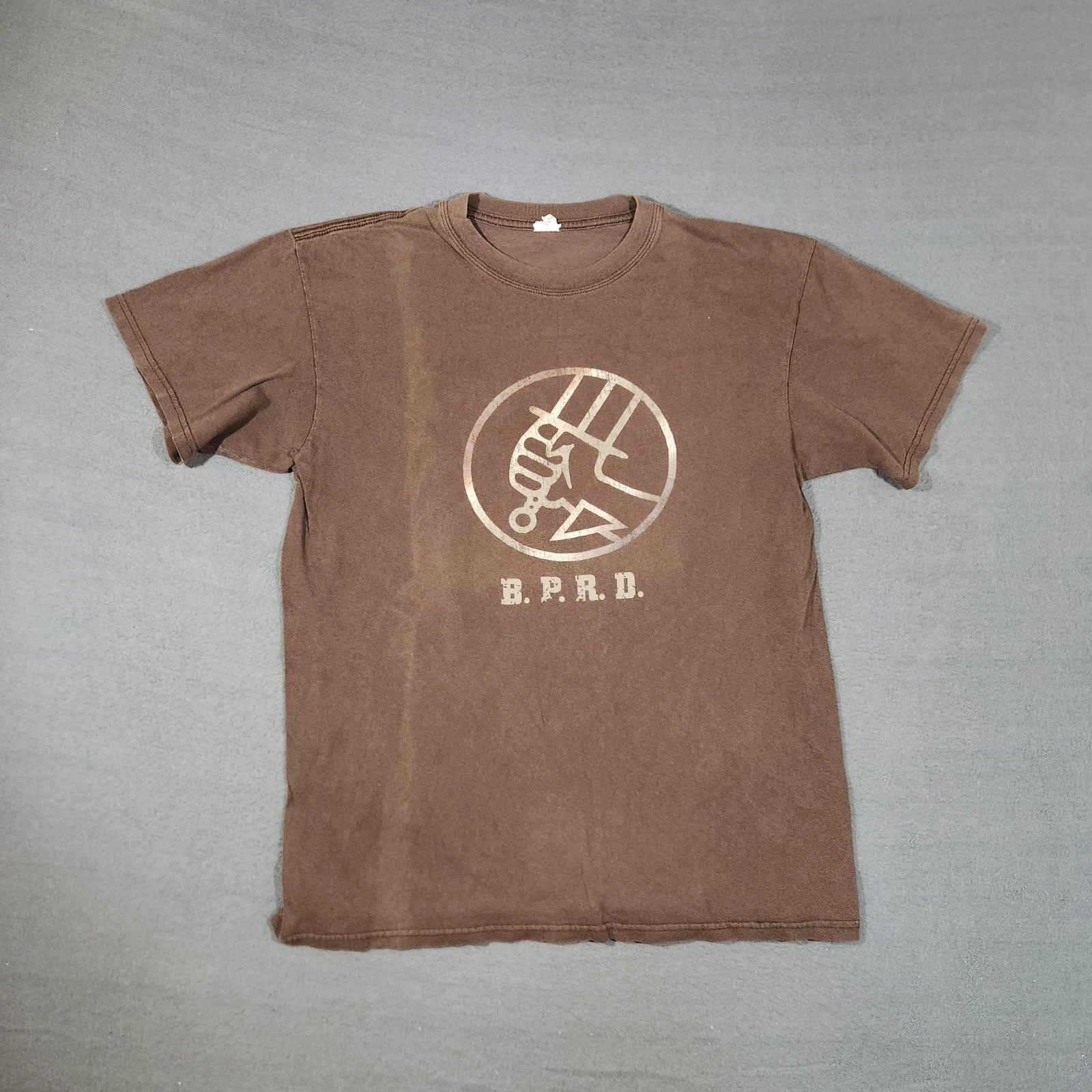 Vintage 2000's B.P.R.D. Hellboy 2 Brown T-Shirt Sz Large - Y2K - Distressed