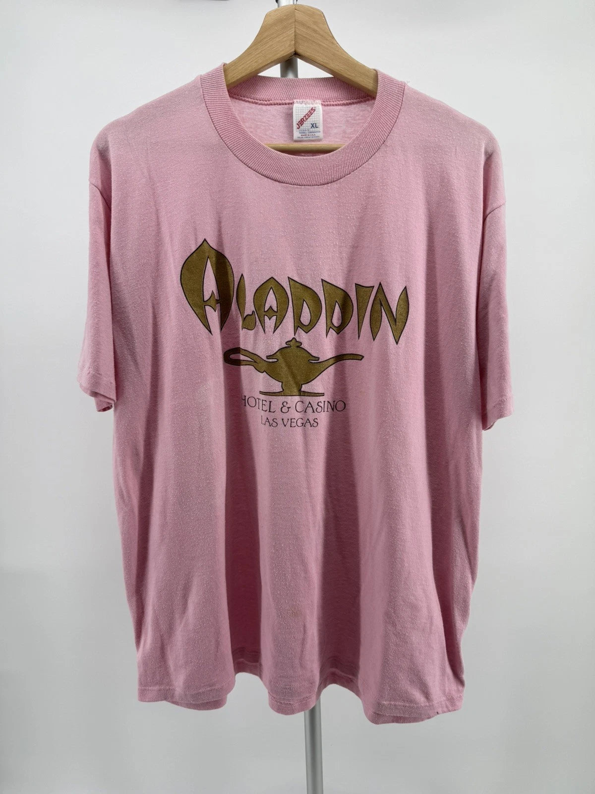 VINTAGE 80s Aladdin Hotel Las Vegas Casino Pink Boxy T-shirt   /  Extra Large