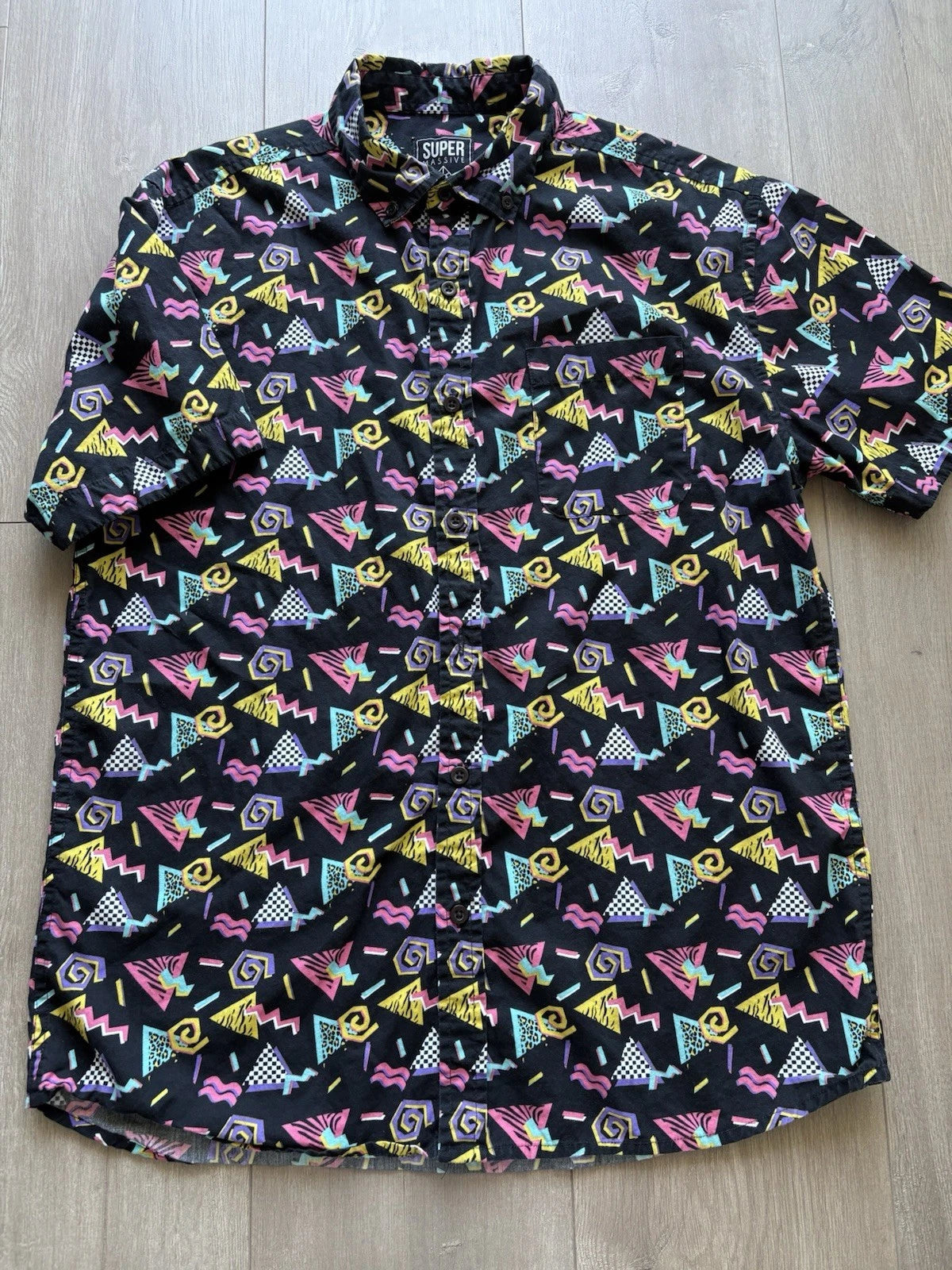 Super Massive men’s Shirt Size M