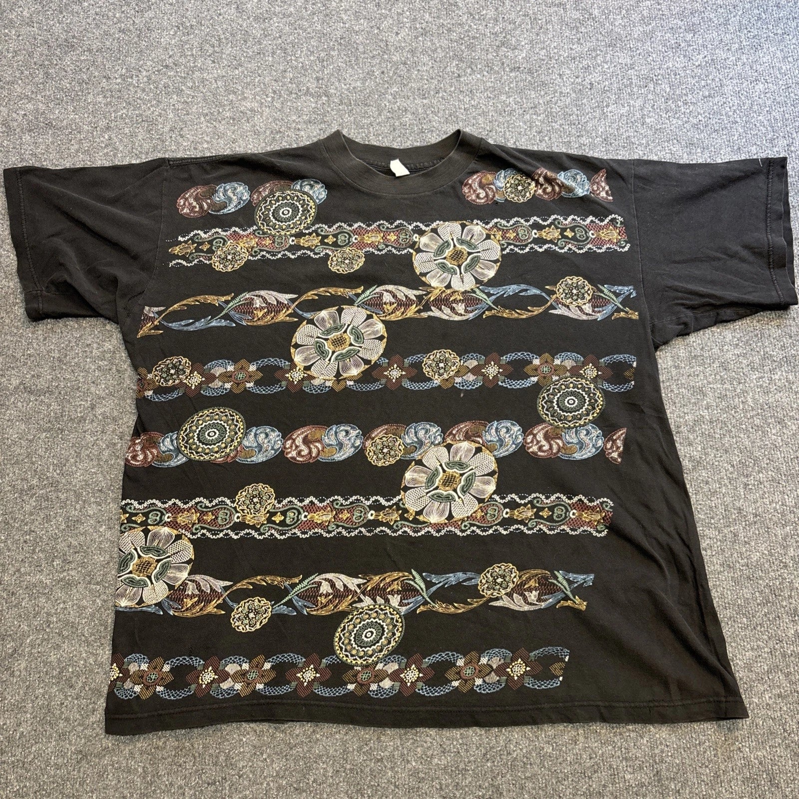 VTG 2XL Unisex Adult T Shirt Black Art Deco Ornate Floral Intricate Boho USA