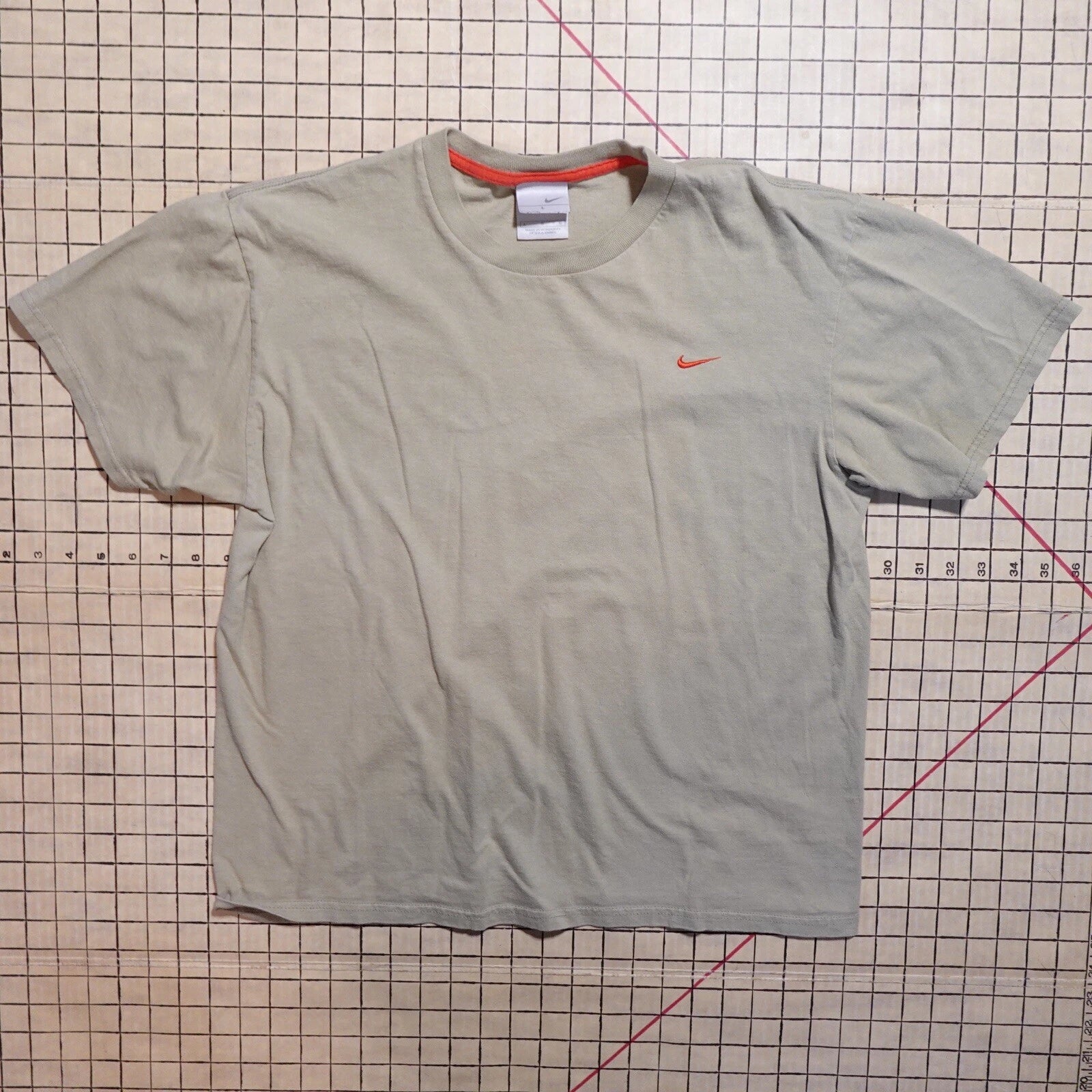 Vintage Y2K 2000s Nike Tan T-shirt Sz L Grey Tag