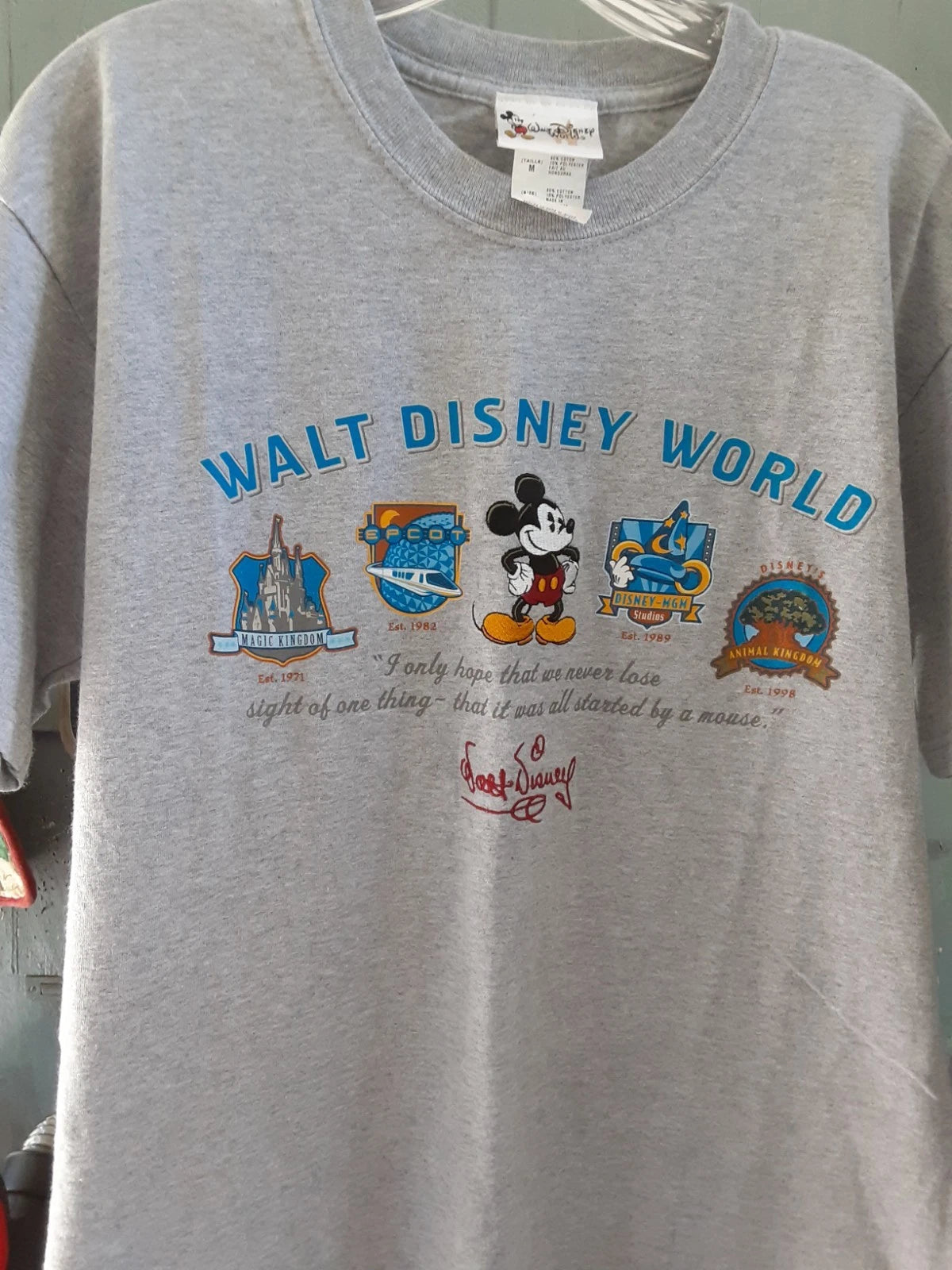 vtg walt Disney world 4 parks embroidered quote t-shirt medium gray y2k